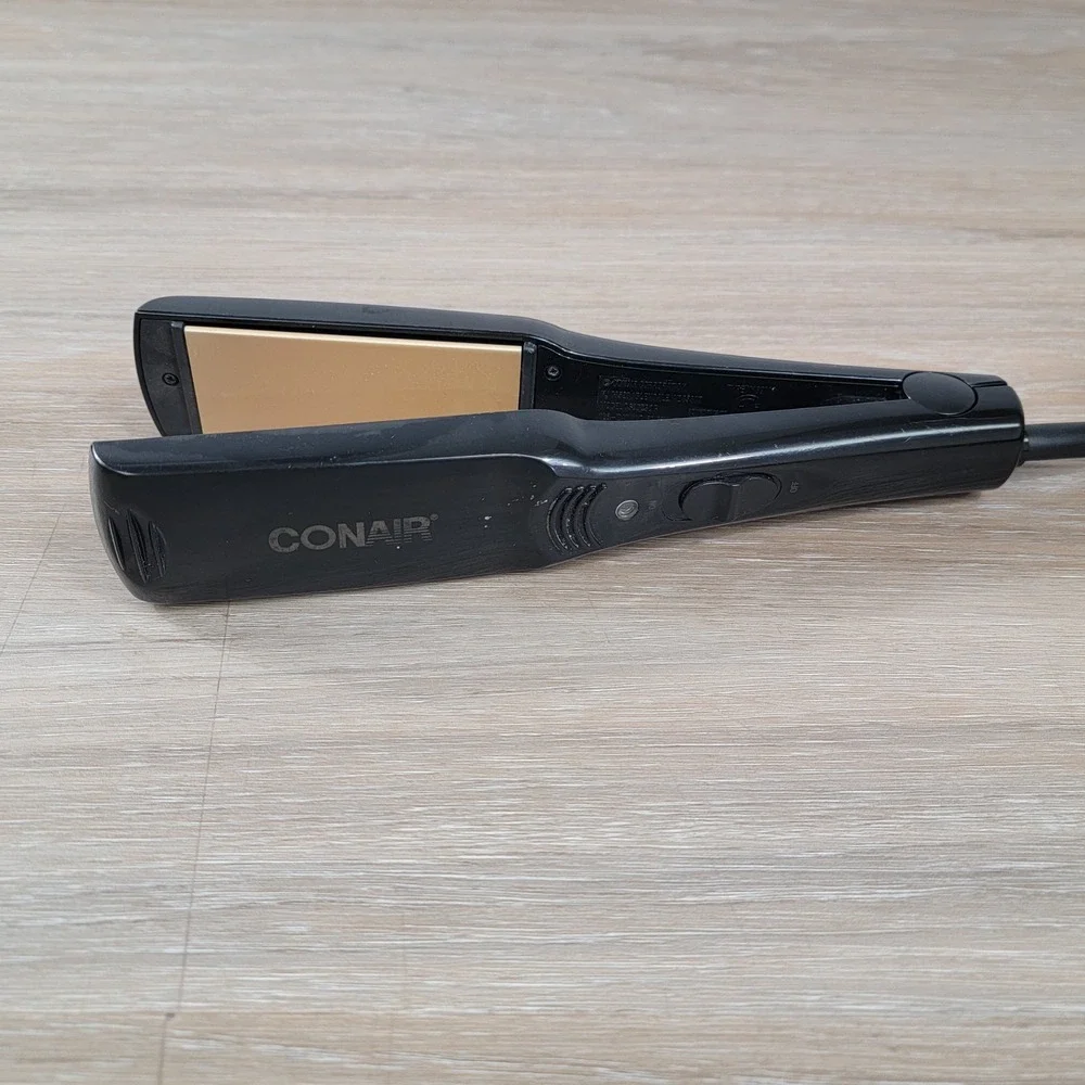 Conair 1 1/2 Inch Ceramic Flat Iron Hair Straightener Black CS3JCS